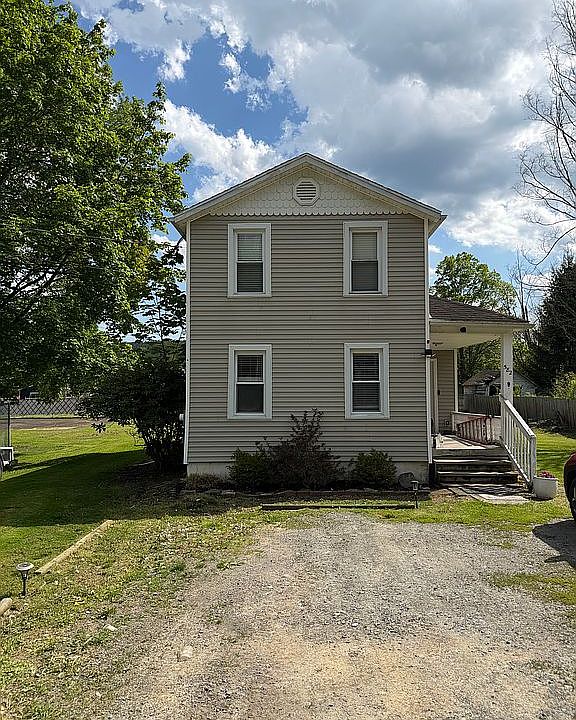 1st image of 582 E Main St