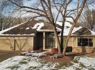 9108 Trotters Ln, Woodbury, MN 55125
