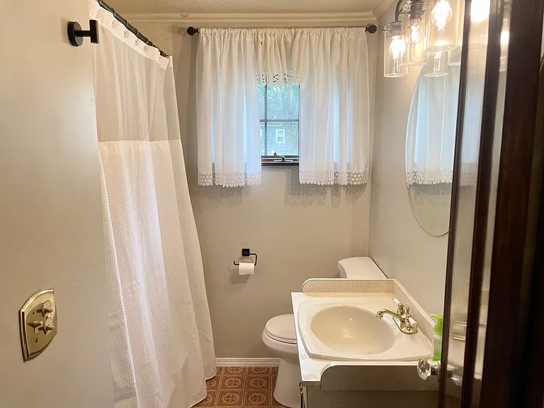 218 Lynnhaven Dr — Photo 21