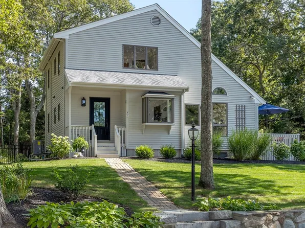 41 Seabreeze Dr, Bourne, MA 02532