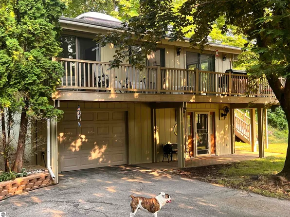4113 S Sugar Loaf Mountain Rd, Cedar, MI 49621