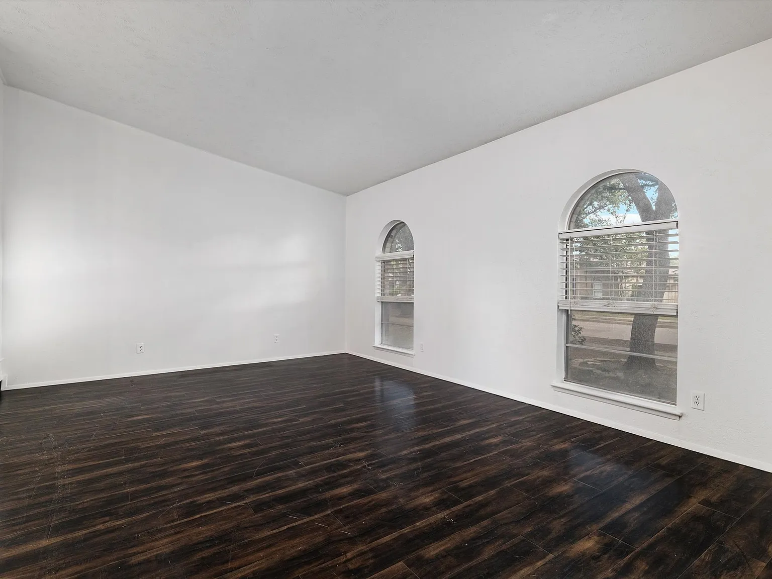 4 bed, 2111 sqft, $2,750 — Photo 4