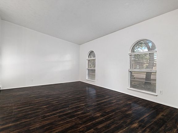 5th image of 1831 Chamberlain Dr