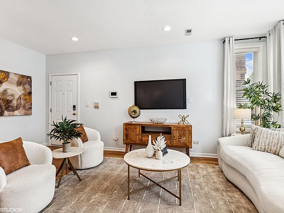 5th image of 2934 W Belle Plaine Ave APT 2W
