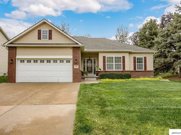 17615 R St, Omaha, NE 68135