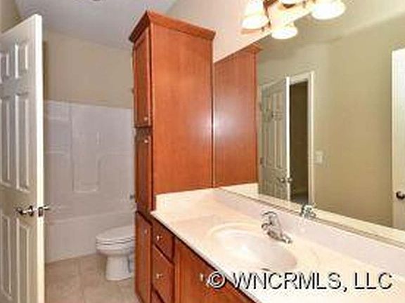 3rd image of 21 N Cottage Ct