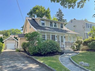115 Lee Rd, Scarsdale, NY 10583