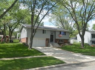 528 Plymouth Ln, Schaumburg, IL 60193