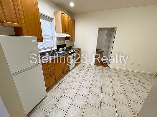 1st image of 30-15 Broadway #3