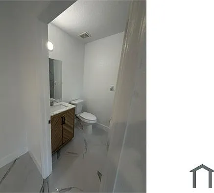 689 NW 6th St — Photo 9