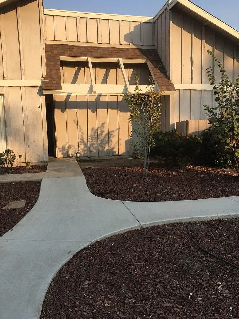 Harvard Ave, Clovis — Photo 1