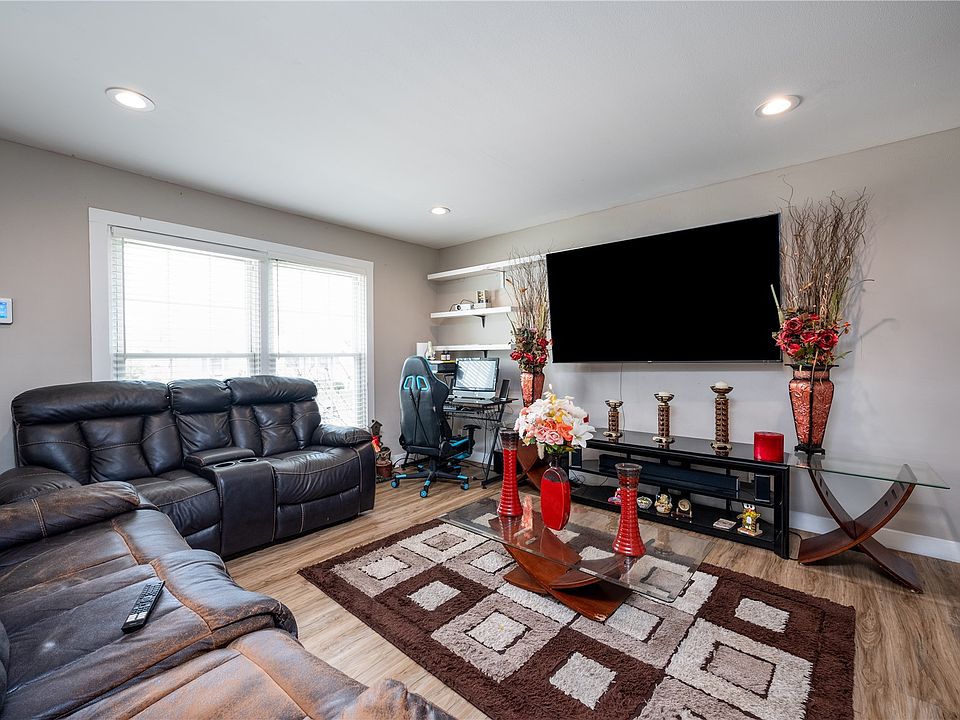 1st image of 4609 Pineview Dr NE