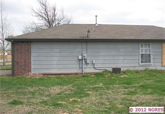 2nd image of 1008 E 64th St S