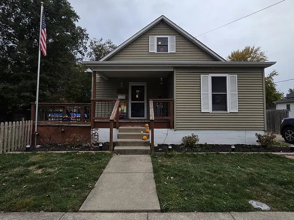 221 N 6th St, Girard, IL 62640