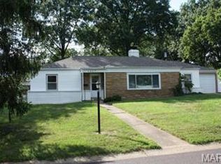 1427 Cheshire Ln, Saint Louis, MO