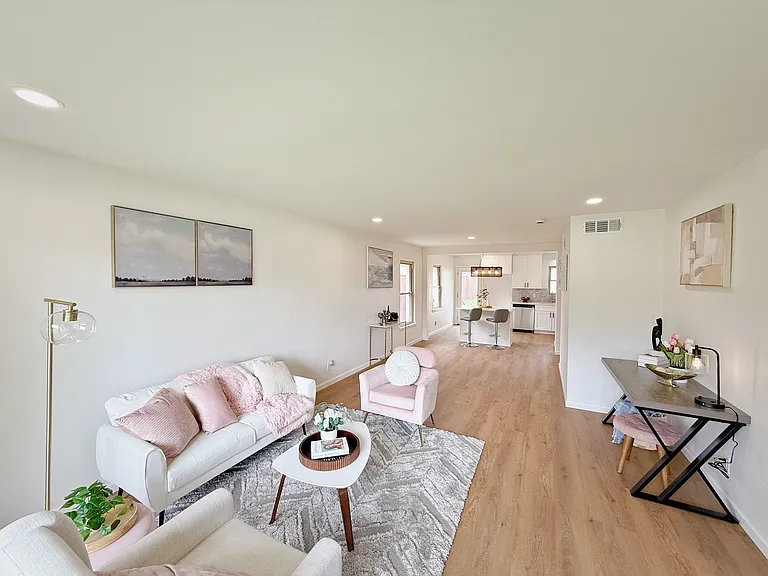 700 Dumont Dr — Photo 9