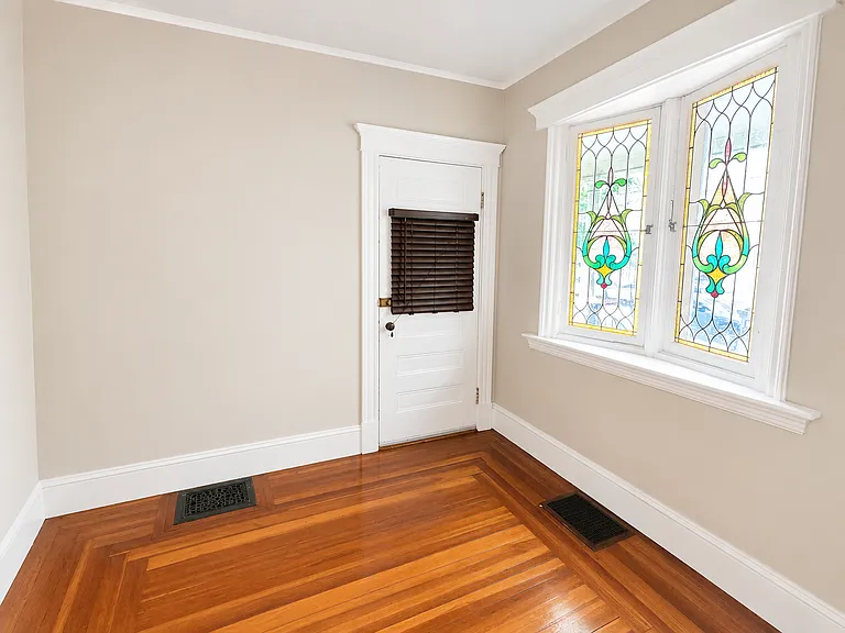 81 Bristol Rd — Photo 2