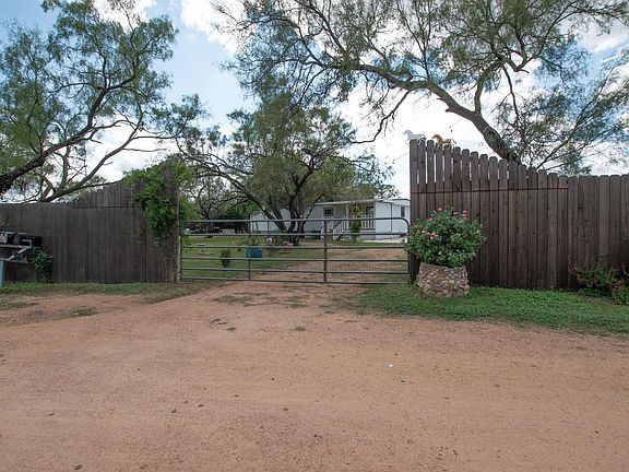 5th image of 105 Conroe Court