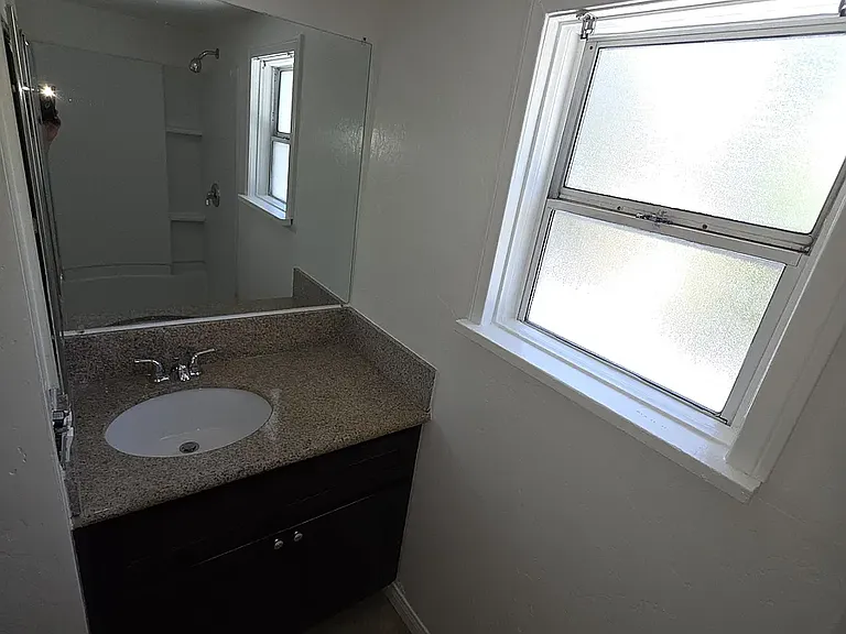 8263 Linden Rd — Photo 26
