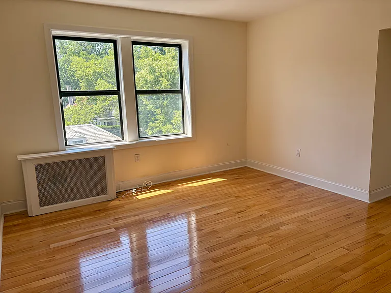 2-4 Berkeley Ave #4G — Photo 3