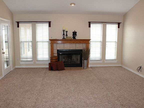 2nd image of 24 NW Valleybrook Dr