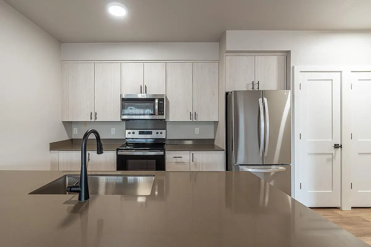 922 Sunset St — Photo 3