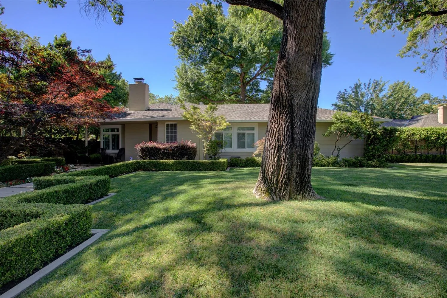 1004 Stanford Ave photo 1