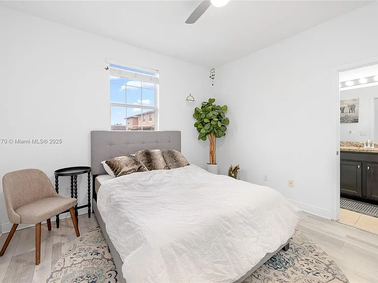 1030 SW 147th Ave — Photo 8