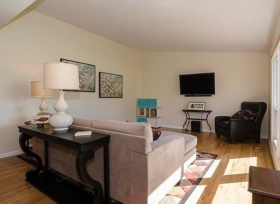 5th image of 191 Sunny Wood Ct