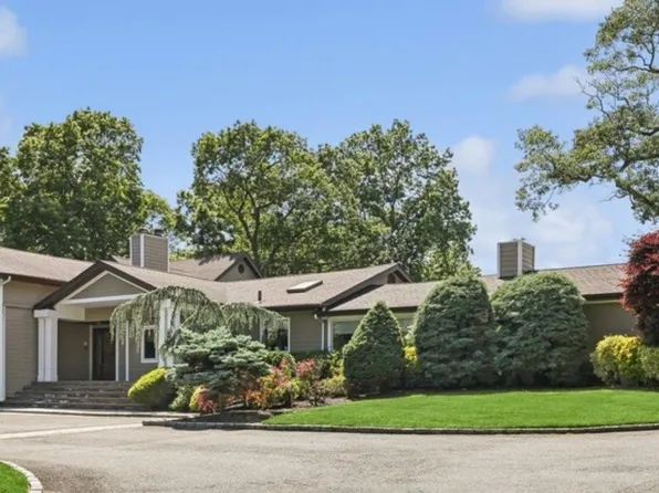 23 Wenwood Drive, Brookville, NY 11545