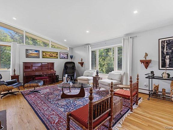 2nd image of 257 Watch Hill Road