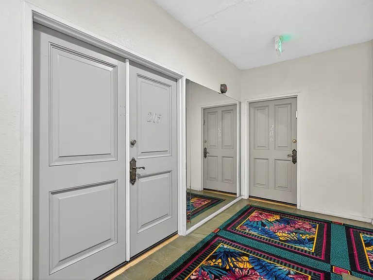 Woodman Ave Apartments — Photo 65