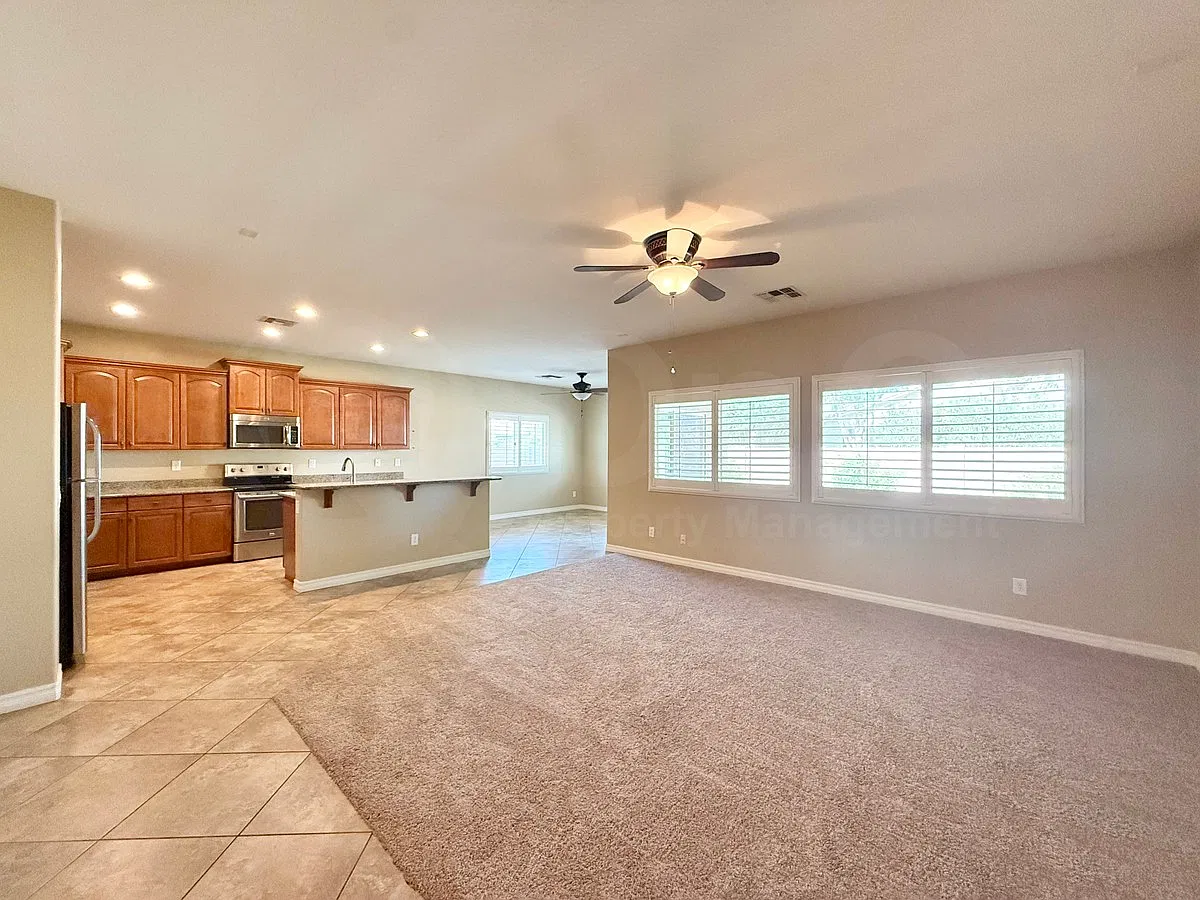 4 bed, 2.0 bath, 2990 sqft, $2,350 — Photo 4