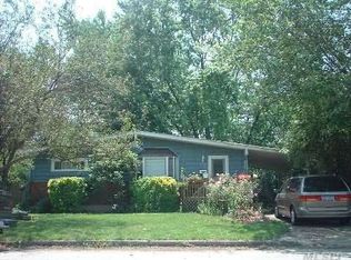 12 Dawn Cres, Central Islip, NY 11722