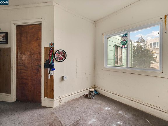 5th image of 73 Tioga Ave