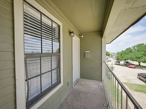 3rd image of 608 Kings Way Dr #D