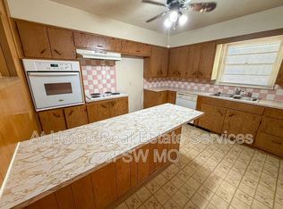 516 S Prince Ln, Springfield, MO 65802