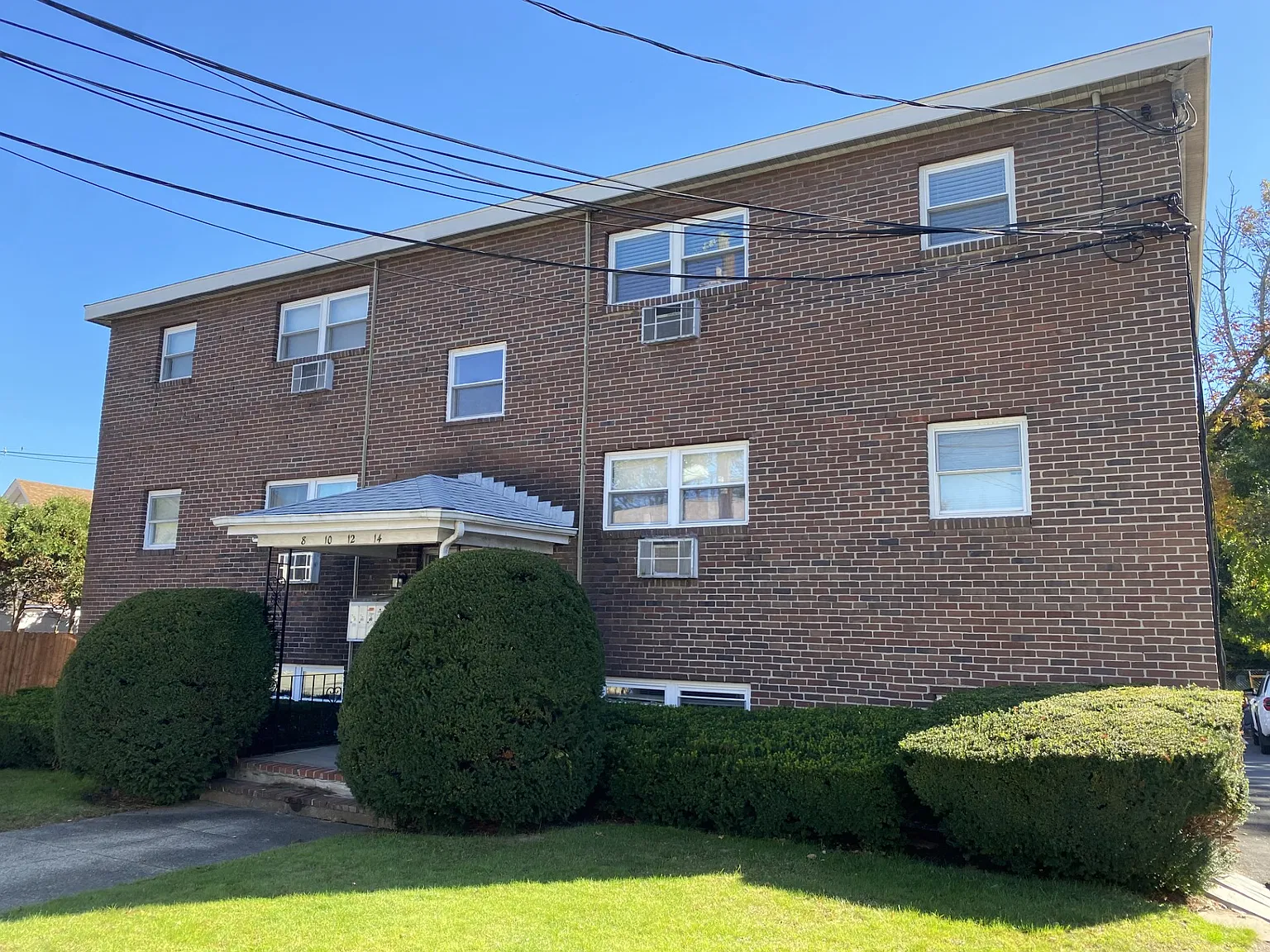 2 bed, 750 sqft, $2,550 — Photo 1