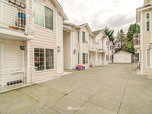4th image of 1255 NE 152nd St APT 15