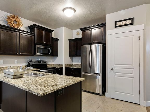 3rd image of 186 E Segovia Ln