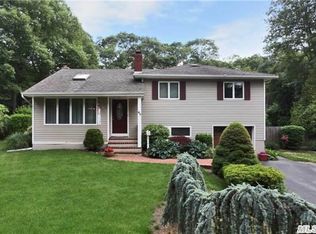 63 Old Town Ln, Halesite, NY 11743