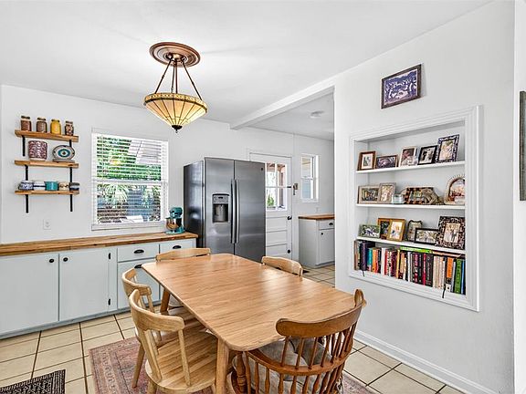 5th image of 1006 NE 12th Ave