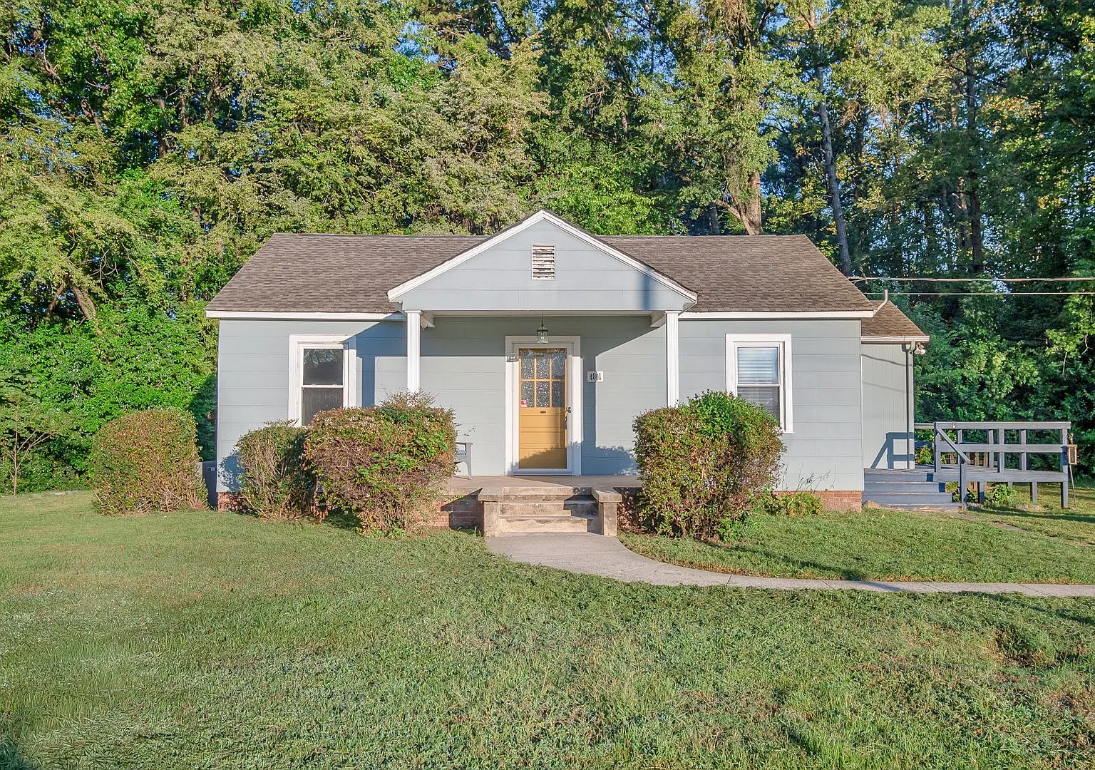 Charming Charlotte Retreat with Convenience at Every Turn, 2BR/1BA/880 sq ft — Photo 1