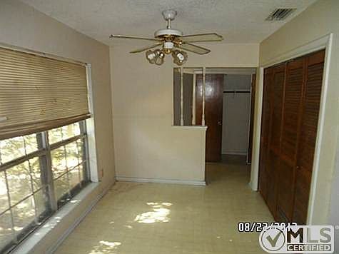 4th image of 917 Meadowdale Cir