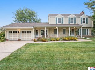 8444 Loveland Dr, Omaha, NE 68124