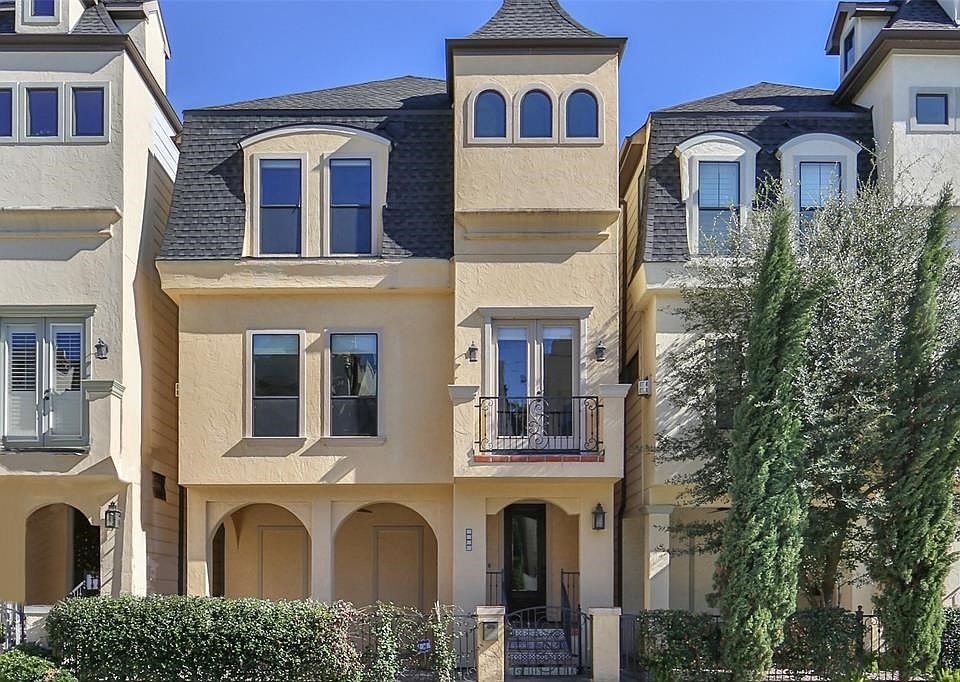 Front exterior provides great curb appeal and street view.