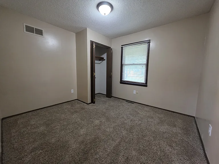 915 N Osage St — Photo 9