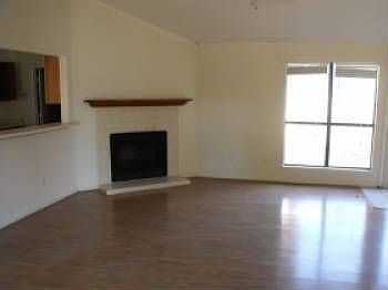 2nd image of 919 Courtney Dr