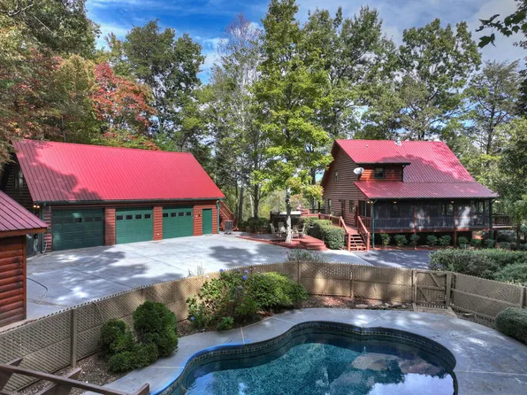 5 W Hidden Valley Lakes Dr, Mc Caysville, GA 30555