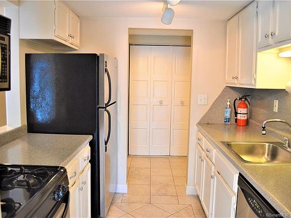 5th image of 100 Brookwood Dr APT D